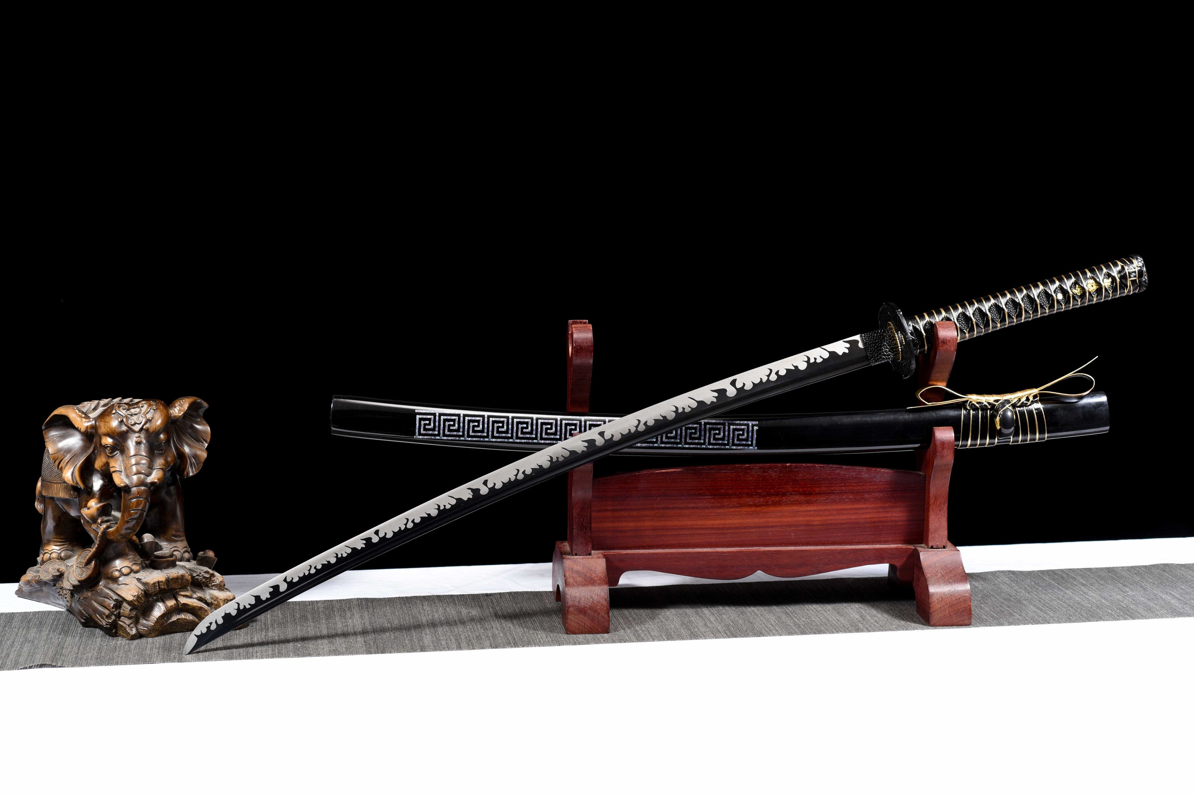 黒金 Handmade black and gold samurai sword: high-carbon steel blade, black and gold color contrast, collection-grade cold weapon
