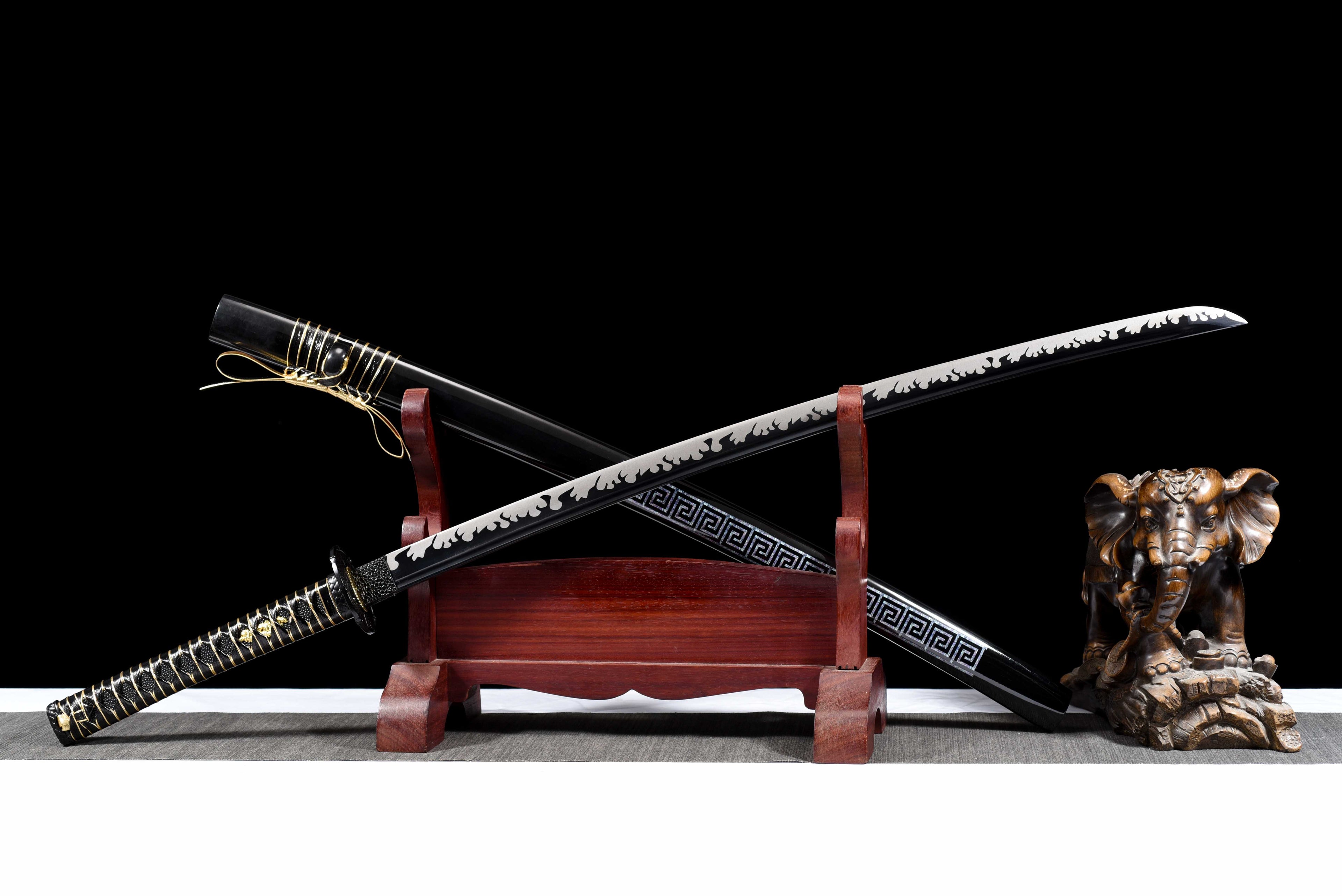 黒金 Handmade black and gold samurai sword: high-carbon steel blade, black and gold color contrast, collection-grade cold weapon